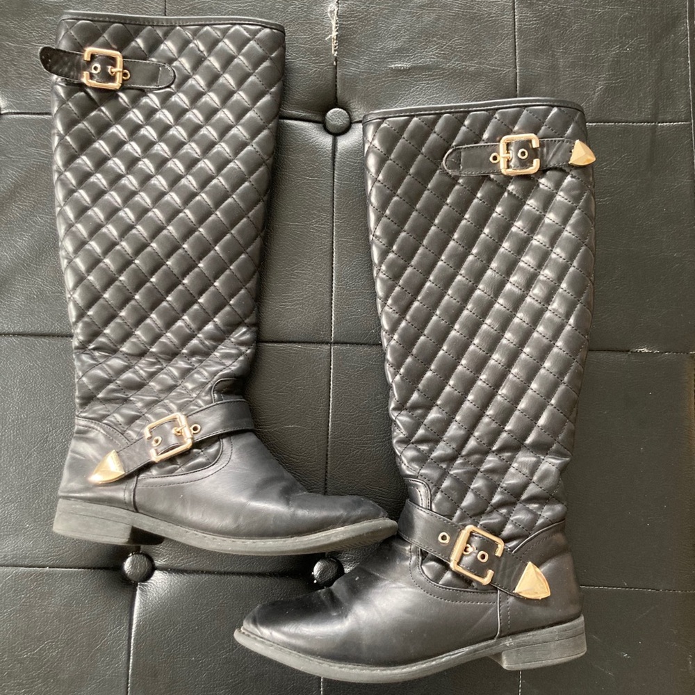 Black quilted boots